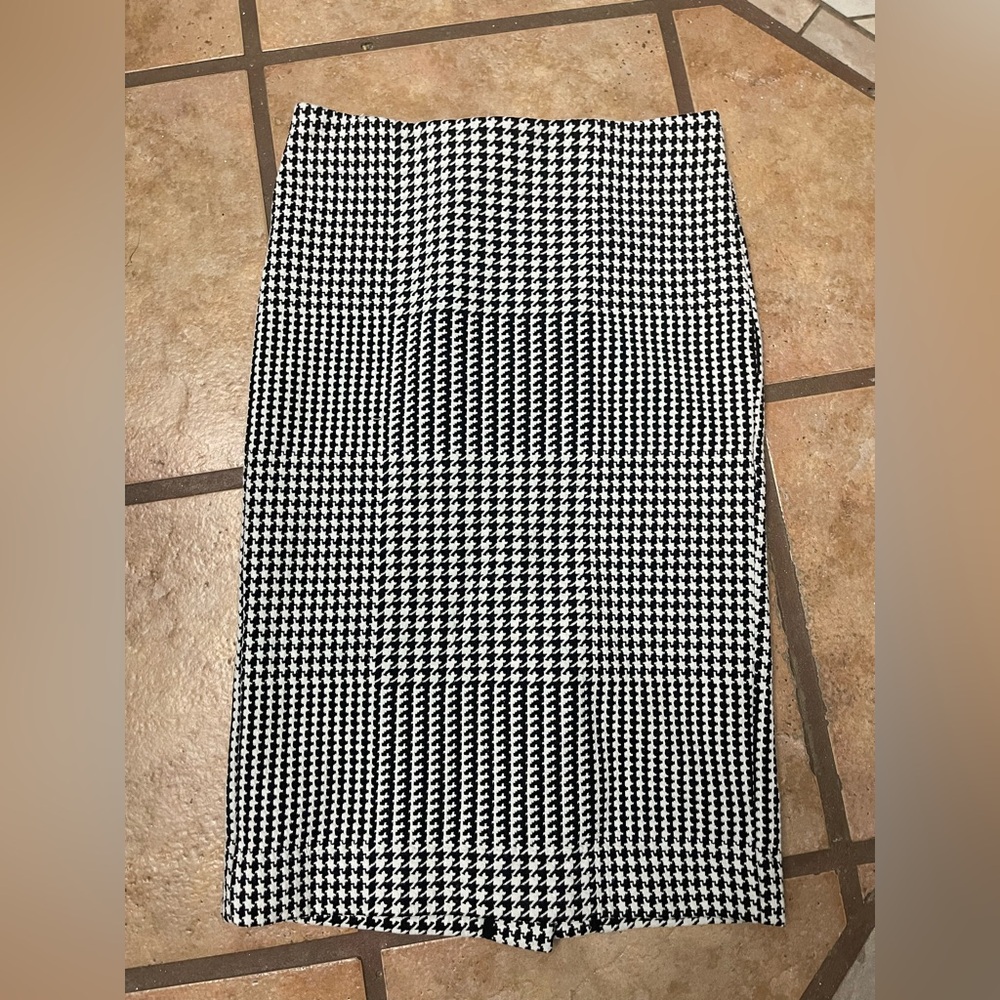 Ann Taylor Black and White Houndstooth Pencil Skirt